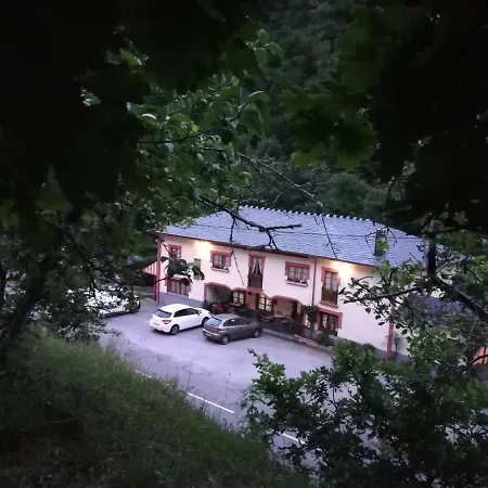 Casa De Aldea La Pescal